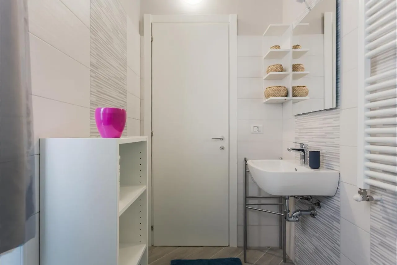 Cozy And Warm 1 Bedroom Apt - Via Sapeto Milan 0*,